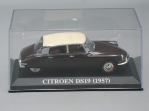 Nos Chères Voitures d'Antan - Citroën DS 19 (1957)