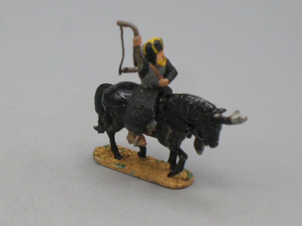 Soldat de plomb - Archer sur cheval noir avec plumet