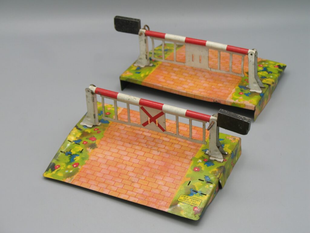 Passage à niveau en tôle - Hornby Meccano Echelle 0