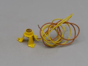 Lampe douille E5 sur socle 3 pieds jaunes