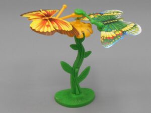 Papillons équilibristes sur une fleur - Kinder K01-46