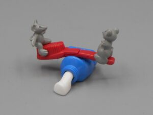 Souris sur balançoire dentifrice - Kinder C90