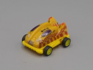 Voiture de course jaune à friction - Kinder UN54