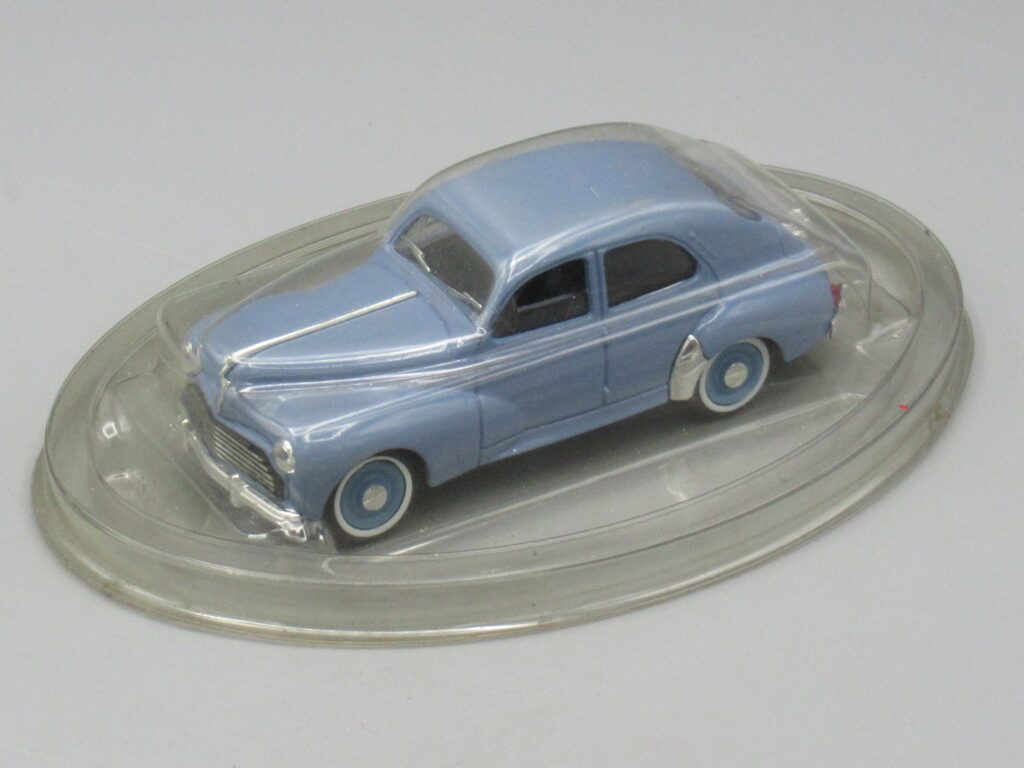 Voiture Peugeot 203 bleu en blister- Solido