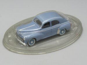 Voiture Peugeot 203 bleu en blister- Solido