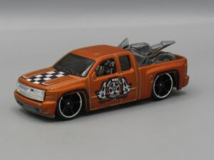 Voiture Chevy Silverado avec moto - Hotwheels