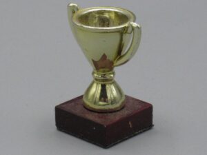 Trophée doré - Maison de poupée
