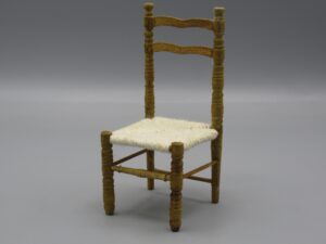 Chaise en bois et corde 4.5 cm - Editions Atlas