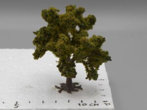 Arbre sur pied 7 cm - Busch
