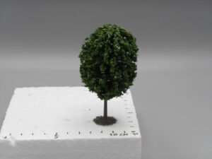 Arbre en boule sur pied 9 cm
