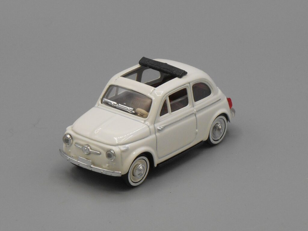 Voiture Fiat 500 blanche 1957 - Solido