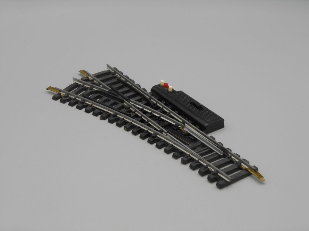 Rail aiguillage électrique à gauche R=385 15.4 cm - Jouef