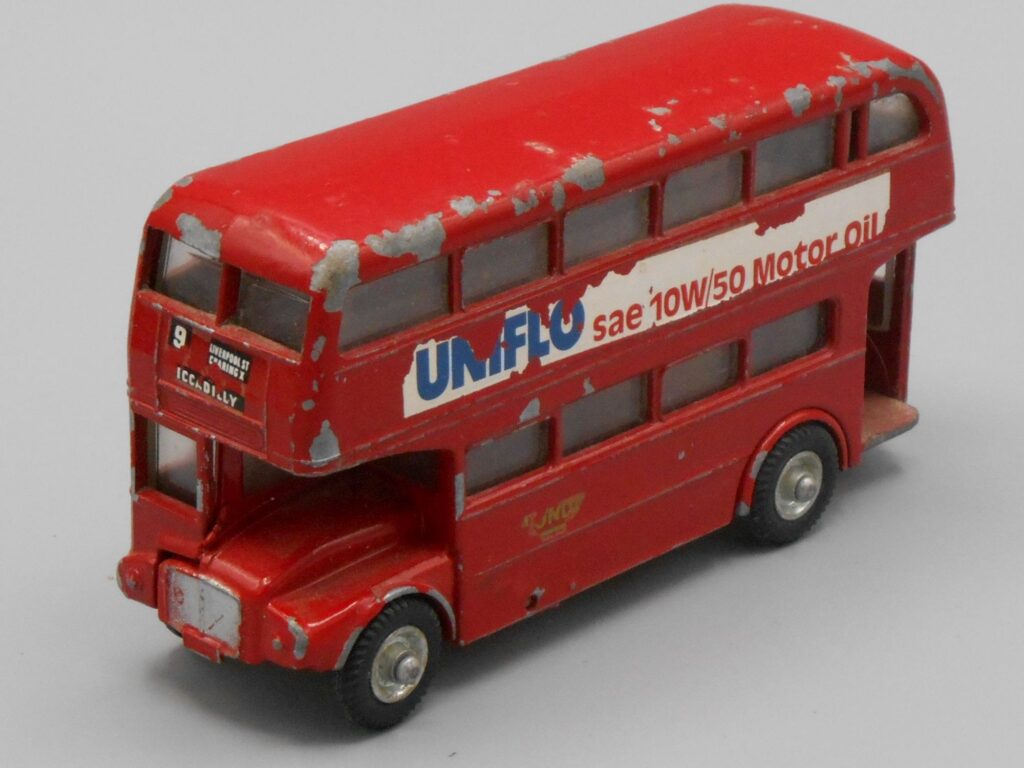 Bus anglais Uniflo Motor Oil - A Budgie Toy