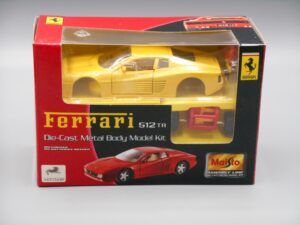 Voiture Ferrari 512TR à monter - Maisto