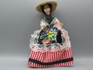 Poupée régionale Nice avec dentelles - France