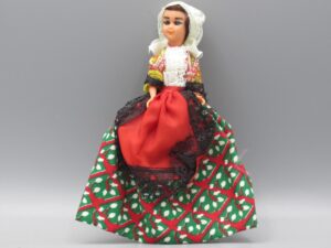 Poupée régionale 14 cm, rouge, vert, blanc, noir