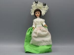 Poupée régionale 18 cm, vert, blanc