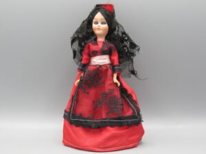 Poupée régionale 16 cm, rouge, noir, rose