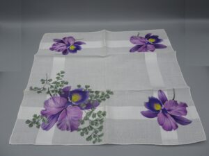 Mouchoir en tissu à fleurs mauves