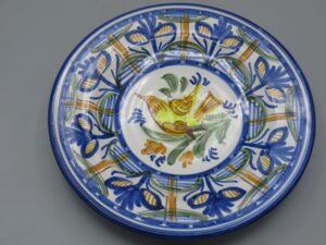 Assiette décorative oiseau jaune et motifs bleus