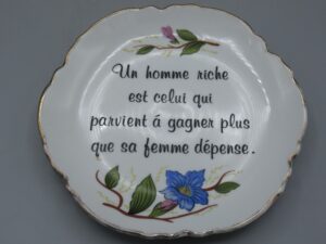 Assiette décorative Un homme riche