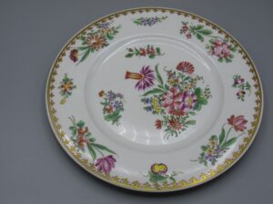 Assiette décorative en porcelaine motif fleuries variante 1