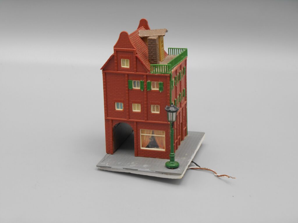 Immeuble avec éclairage - Echelle N