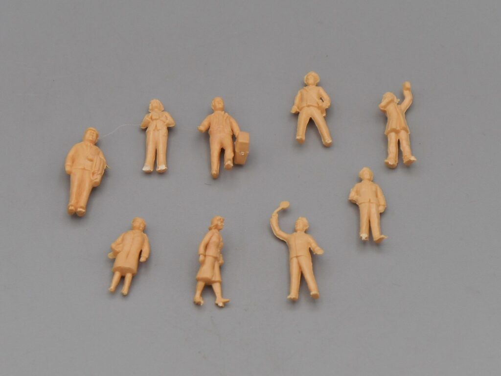 Figurines à peindre - H0 - Lot de 9