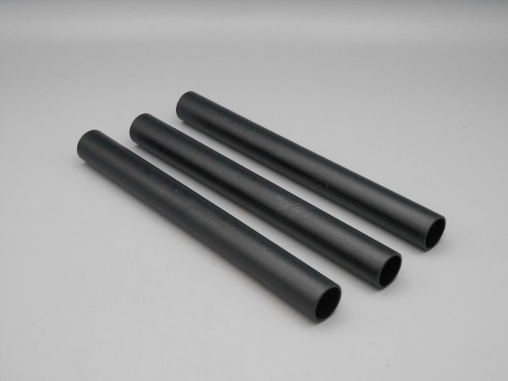 3 tuyaux noir pour chargement de wagon