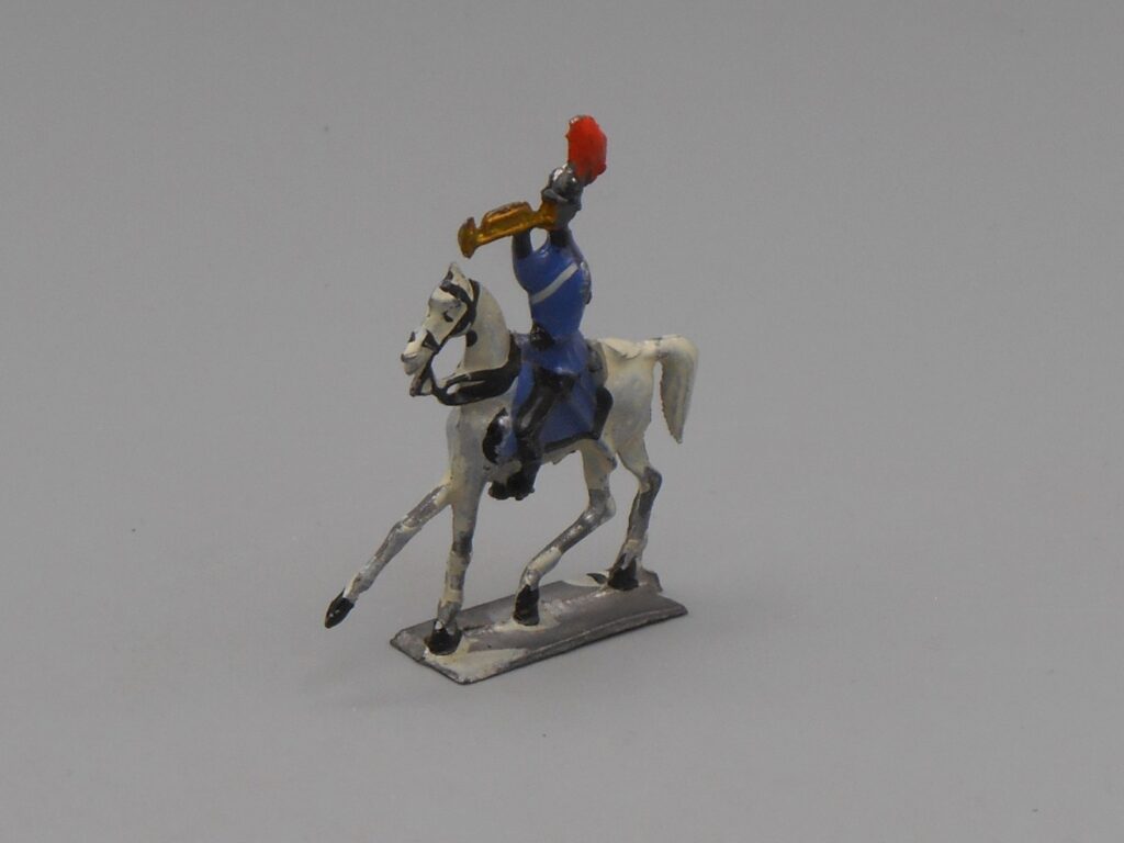 Cavalier trompette sur cheval blanc - Plomb polychrome