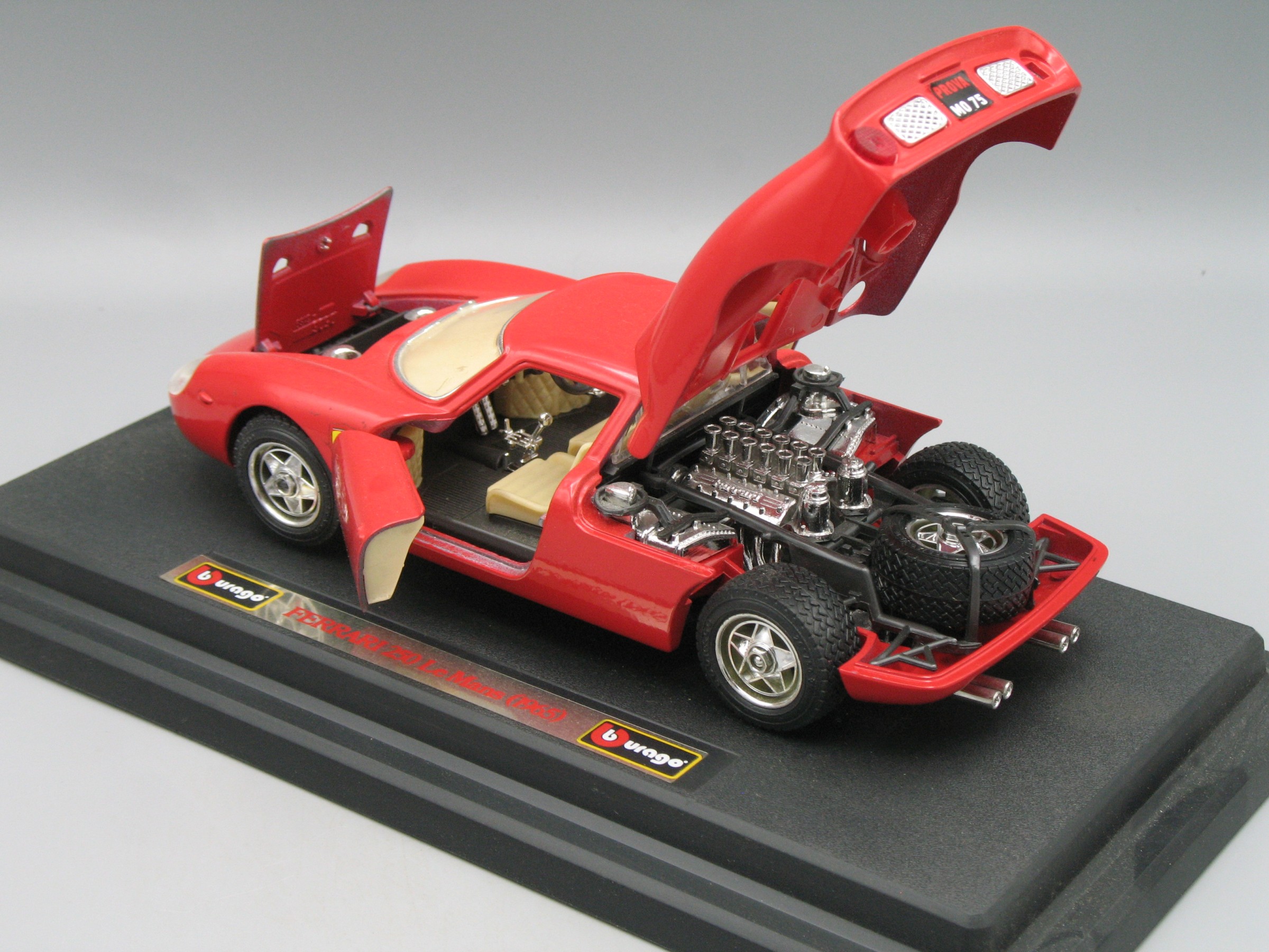 Burago Ferrari 250 Le Mans 1965 Echelle 1:18 Voiture Miniature