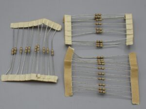 Composants : 30 résistances 18 ohms 1/4w