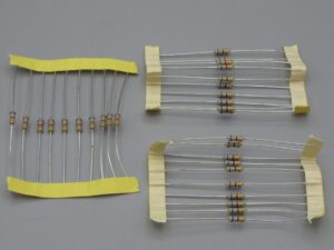 Composants : 30 résistances 680 ohms 1/4w