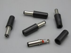Composants : 5 fiches alimentation 5.5 mm