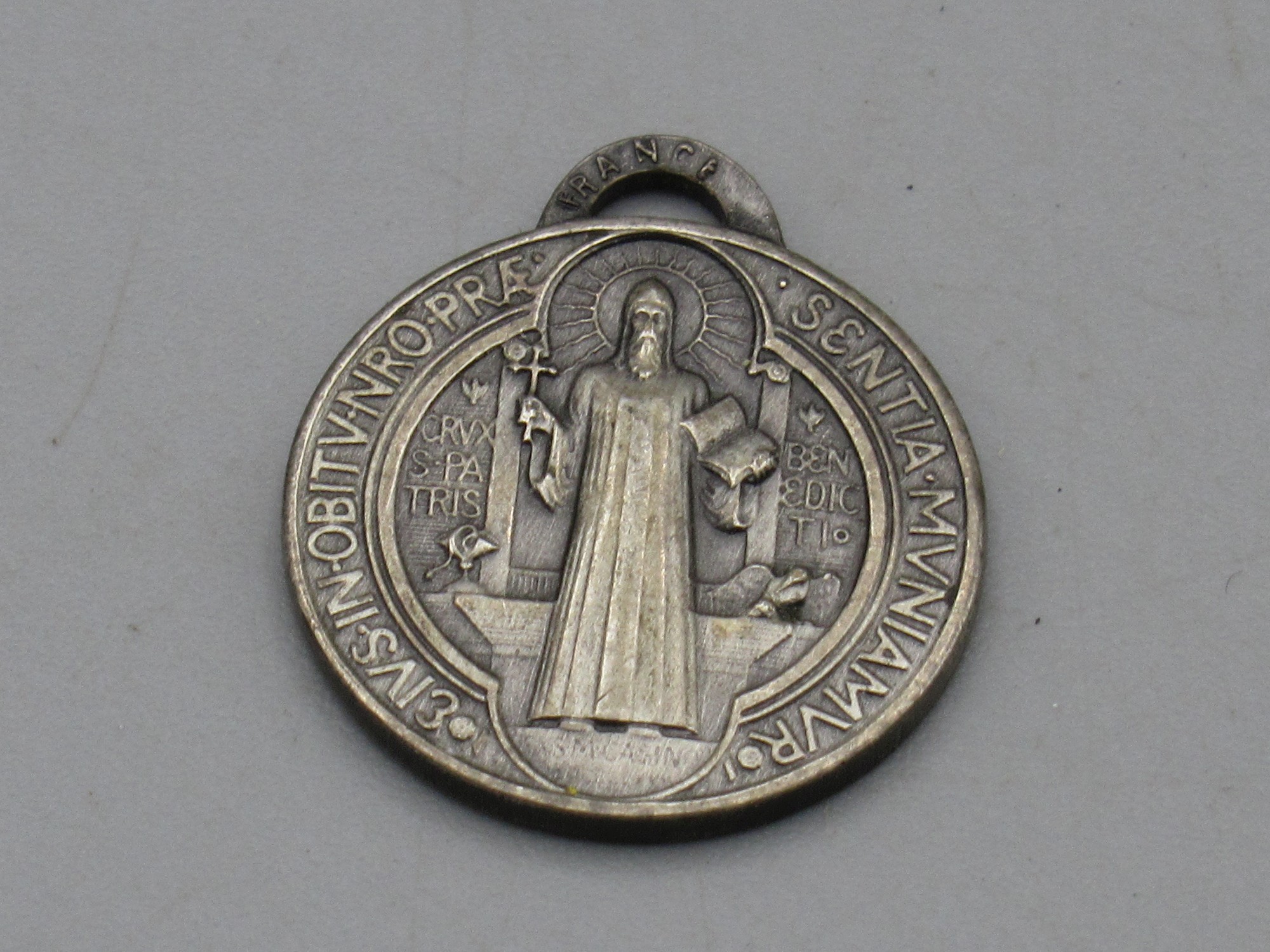Médaille Saint-Benoît en métal - Passion-Miniatures
