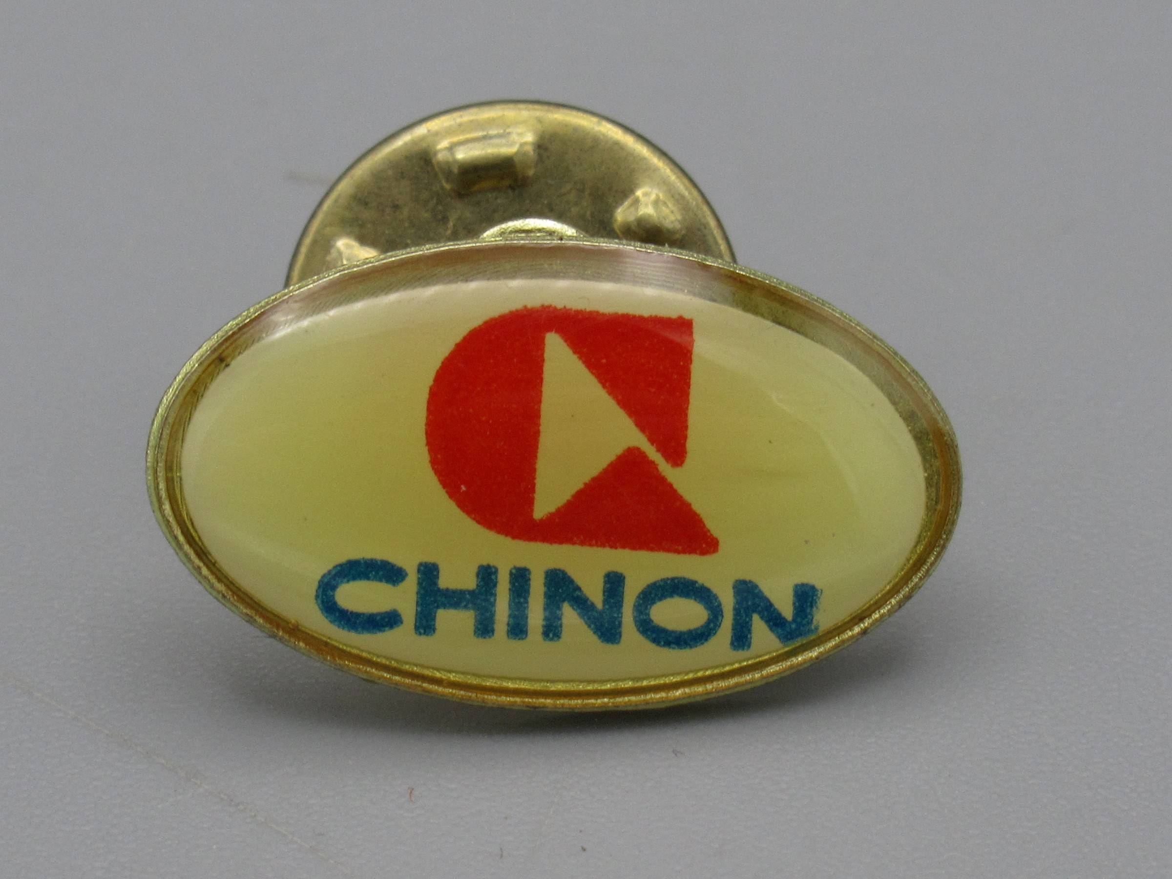 Pin's Chinon