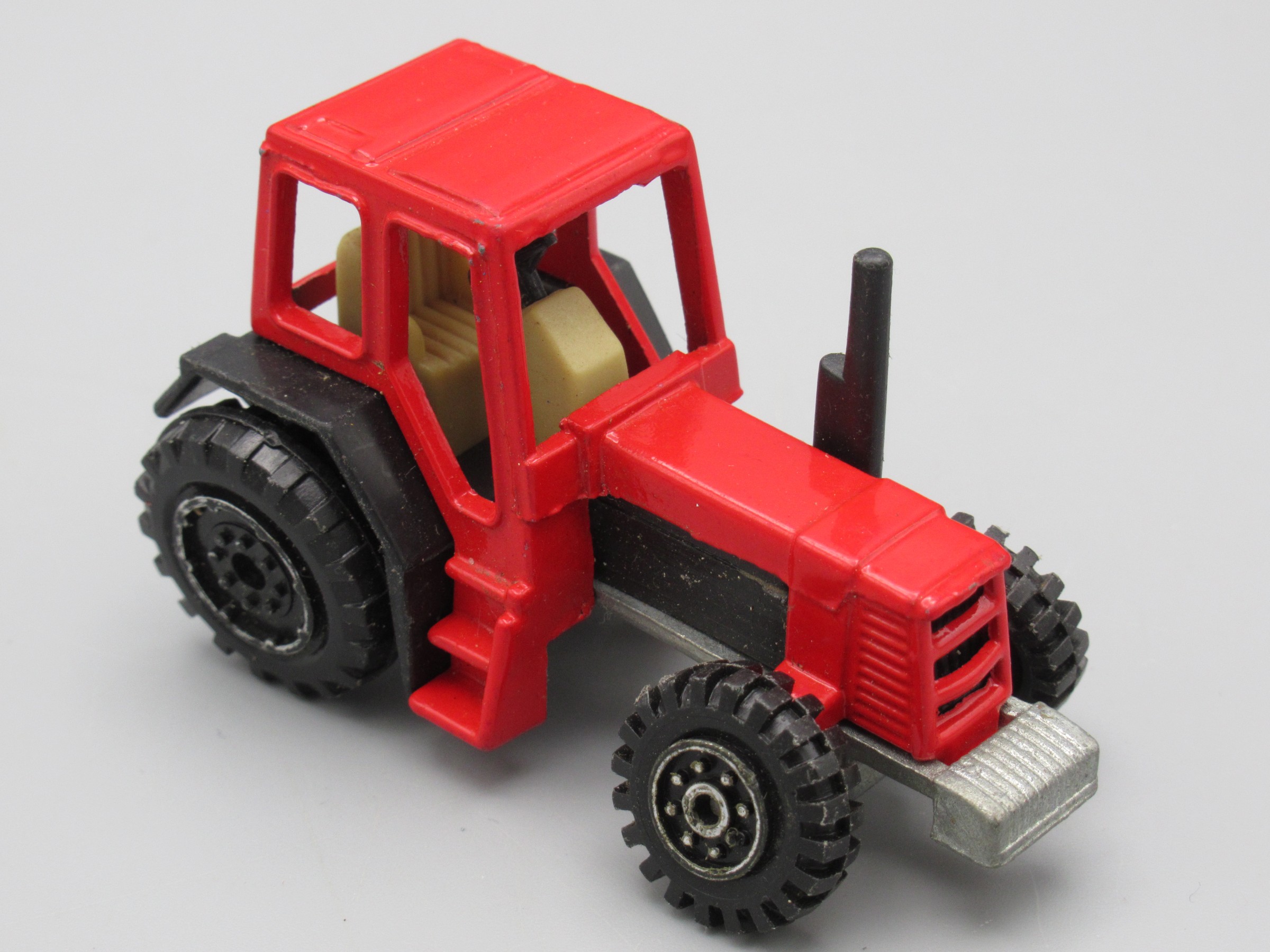 Tracteur rouge roue abimée - Welly 9131