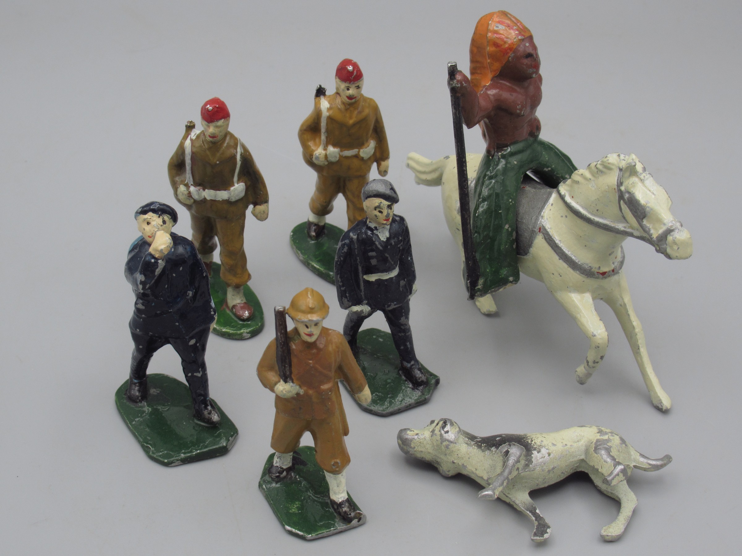 8 figurines en mauvais état - Quiralu
