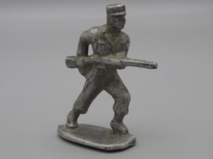 Soldat chargeant avec képi et fusil 53 mm - Quiralu