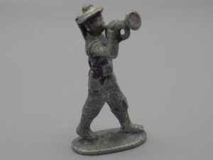 Soldat avec chapeau et clairon 60 mm - Quiralu