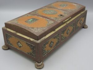 Coffret métal motif royal à fleur de lys