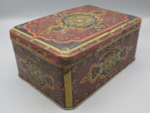 Boîte métal motifs géométriques