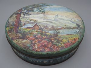 Boîte métal ronde paysage montagnard