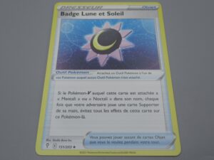Pokemon Objet Badge Lune et Soleil - 151/203 Losange - 2021