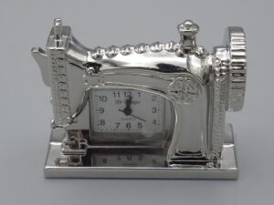 Horloge miniature - Machine à coudre - Editions Atlas n°16