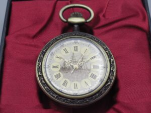 Montres de Gousset 10 - Epoque victorienne 1837-1901 - Hachette