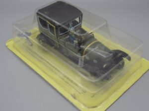 Jouets en fer-blanc 07 - Coupé avec chauffeur 1923 - Fabbri