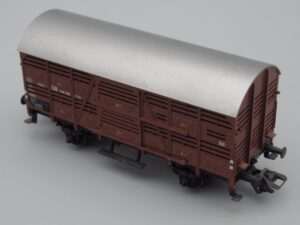 Wagon couvert à bétail DB 330 200 - Märklin