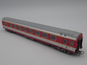 Wagon Voiture voyageurs 61 87 18_99035_0 - Jouef