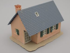 Maison aux murs rose et toit ardoise - Jouef 988